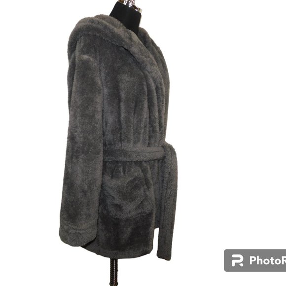 Jasmine & Ginger Plush Gray Robe With Faux Fur - Picture 7 of 12